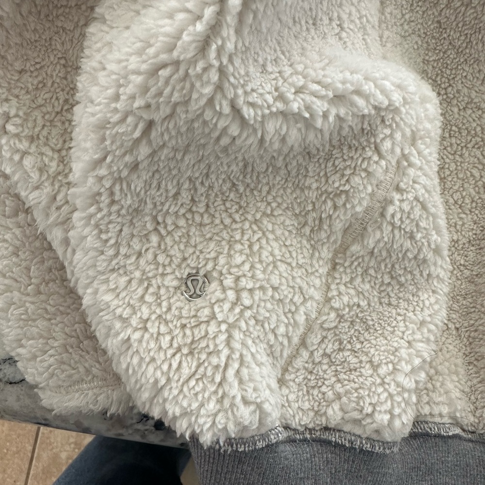 lululemon athletica “reversible short and sweet Sherpa” - Picture 2 of 4